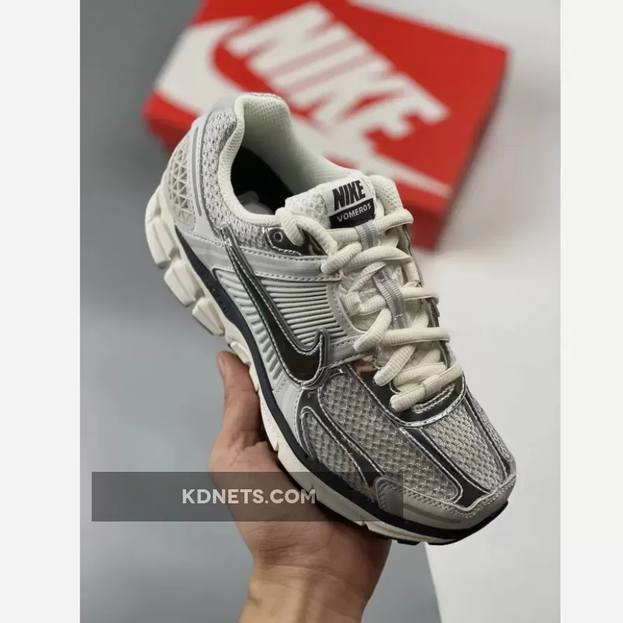 Nike Zoom Vomero 5 Photon Dust Chrome | vomero 5 chrome