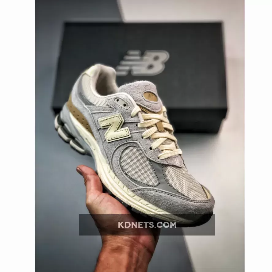 New Balance 2002R Rain Cloud/Angora-Sweet Caramel