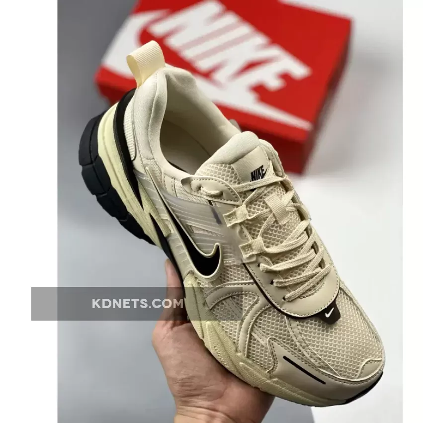 Nike Runtekk Coconut Milk Black