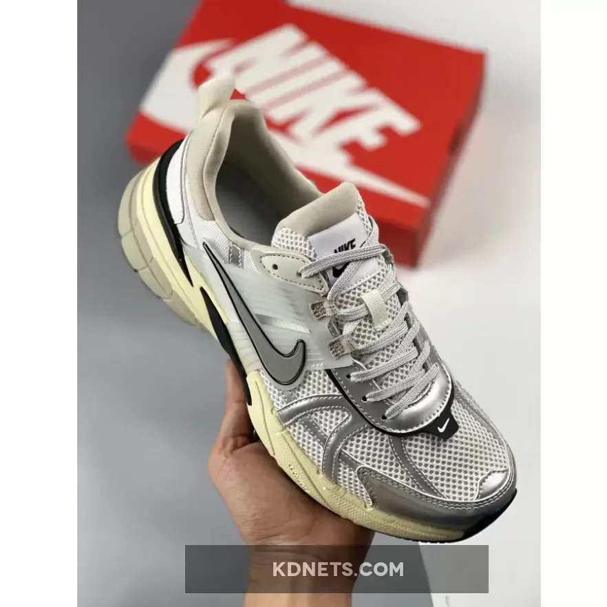 Nike Runtekk Summit White/Metallic Silver-Pure Platinum