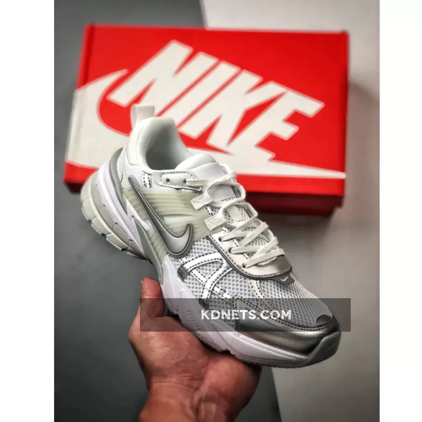 Nike V2K Run Metallic Silver/White